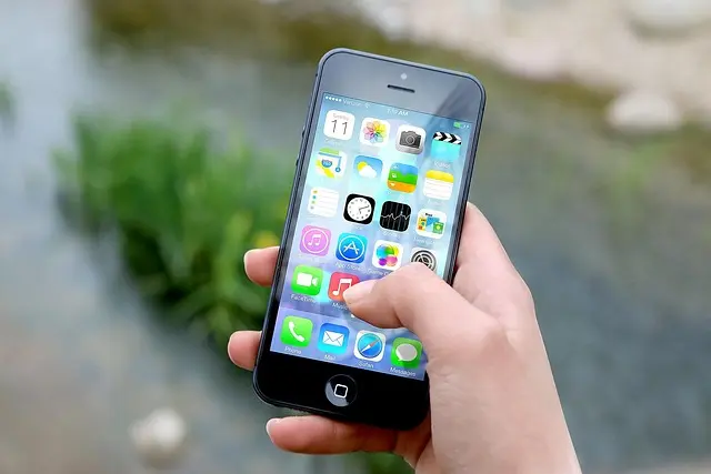 Les accessoires hitech incontournables pour votre smartphone