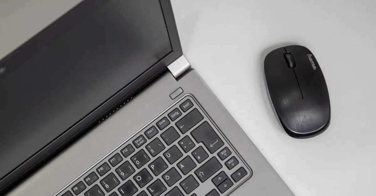 Les Gadgets Hitech Indispensables pour les Nomades