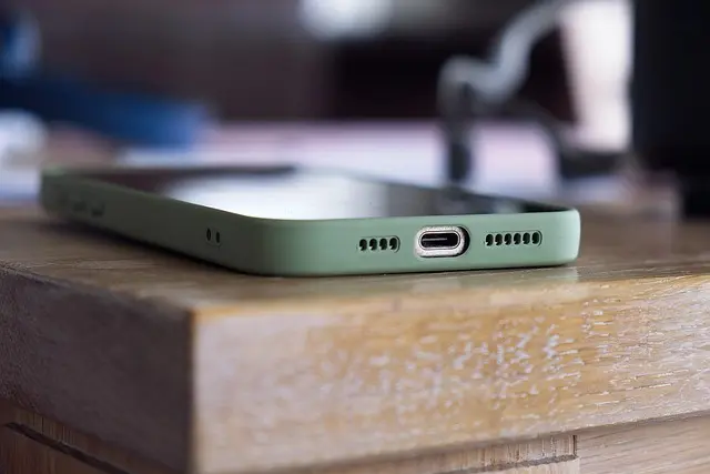 Les accessoires hitech incontournables pour votre smartphone
