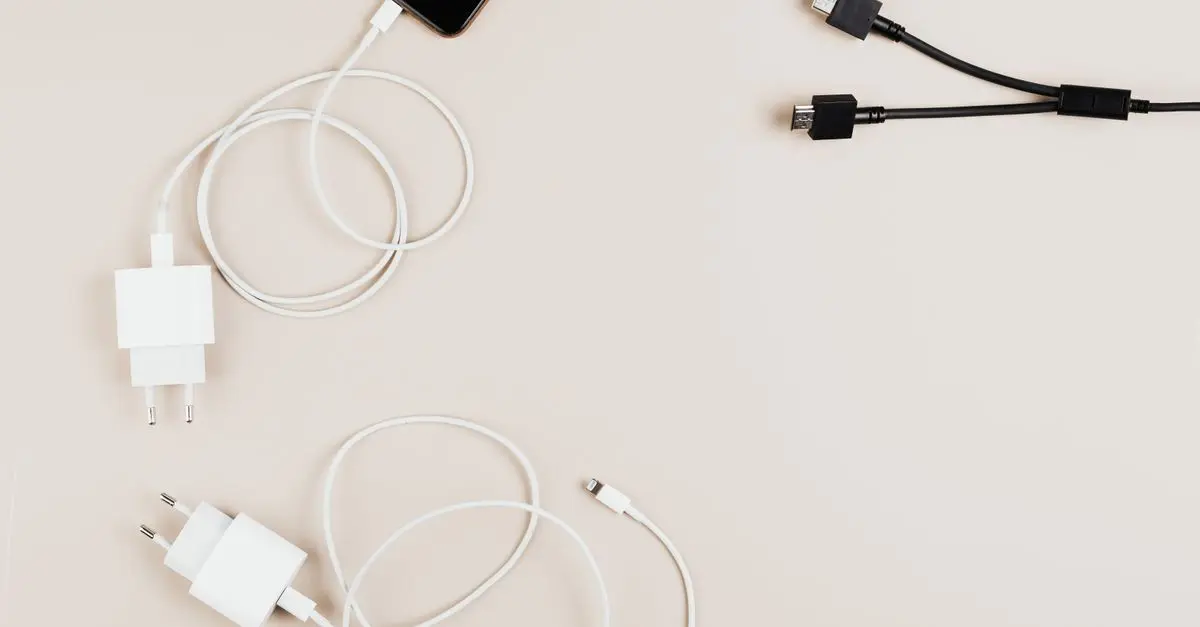 Comparatif : Chargeurs solaires vs traditionnels