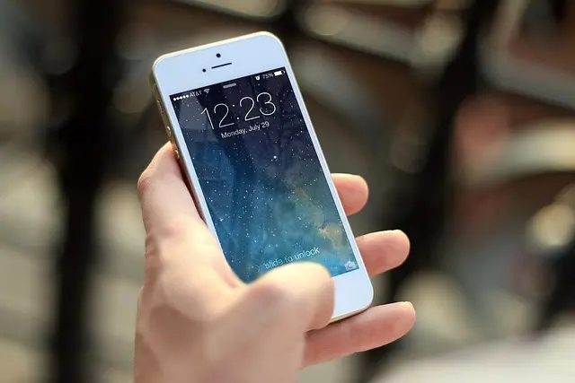 Les accessoires hitech essentiels pour votre smartphone