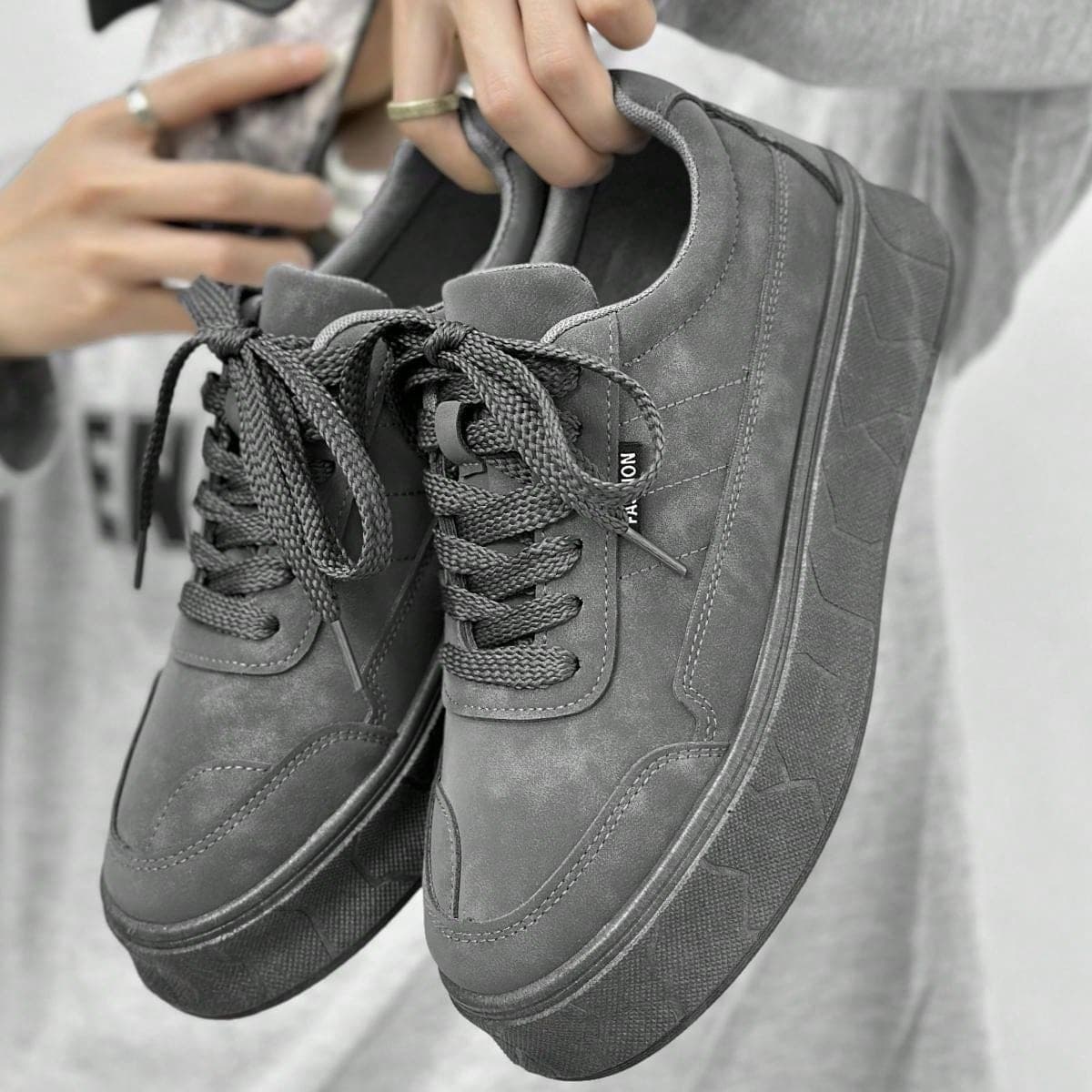 Baskets étudiantes épaisses avec bout rond et lacets, chaussures décontractées tendances pour hommes, chaussures de planche à roulettes,