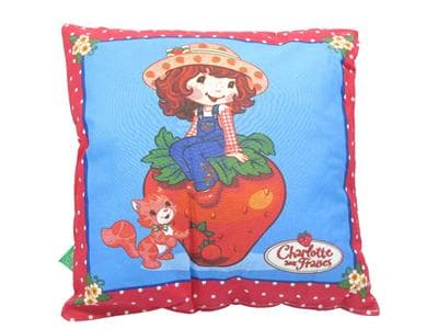 coussin charlotte aux fraises et son chat